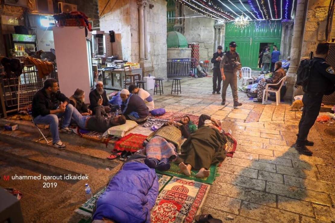 Israel arrests and evicts worshipers at Al Aqsa mosque