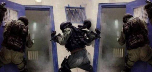 Israeli forces repress Palestinian prisoners in Ofar jail