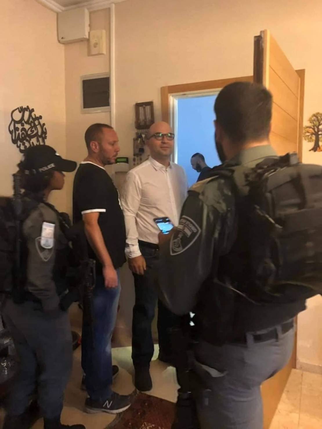 'Israel' arrests Palestinian Minister and 8 others