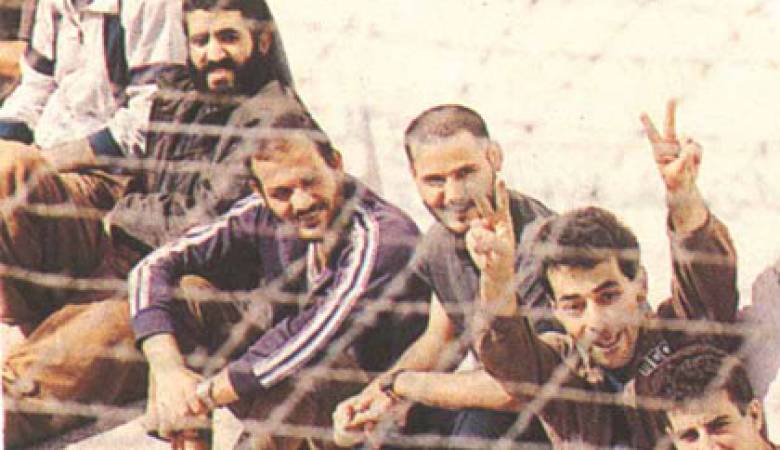 Mourning murdered colleague.. Palestinian prisoners to refuse food for three days