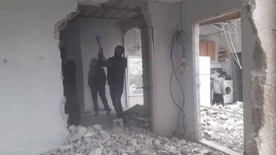 Jerusalem.. Israeli authorities force another family to demolish its house