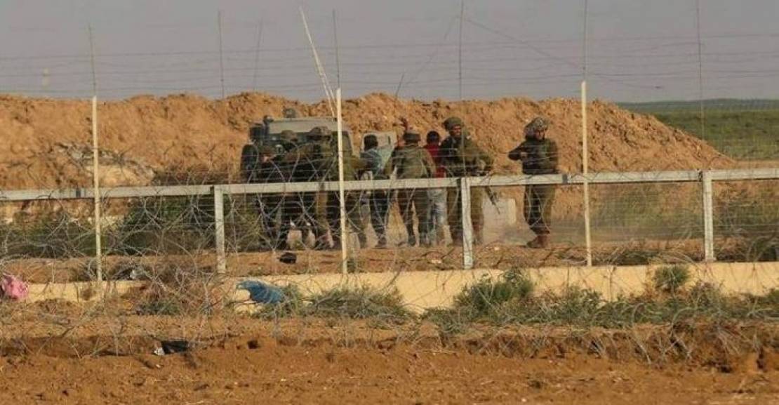 'Israel' arrests young man from Gaza