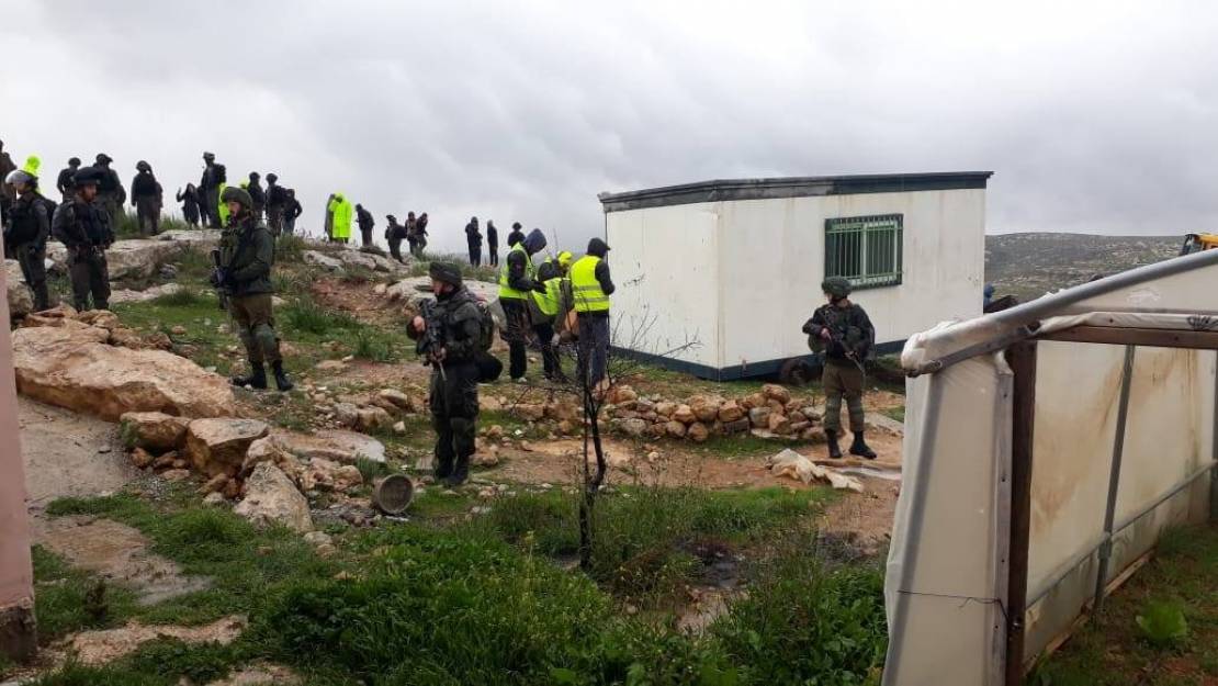 In Video| 'Israel' confiscates container classroom in Hebron, expel students