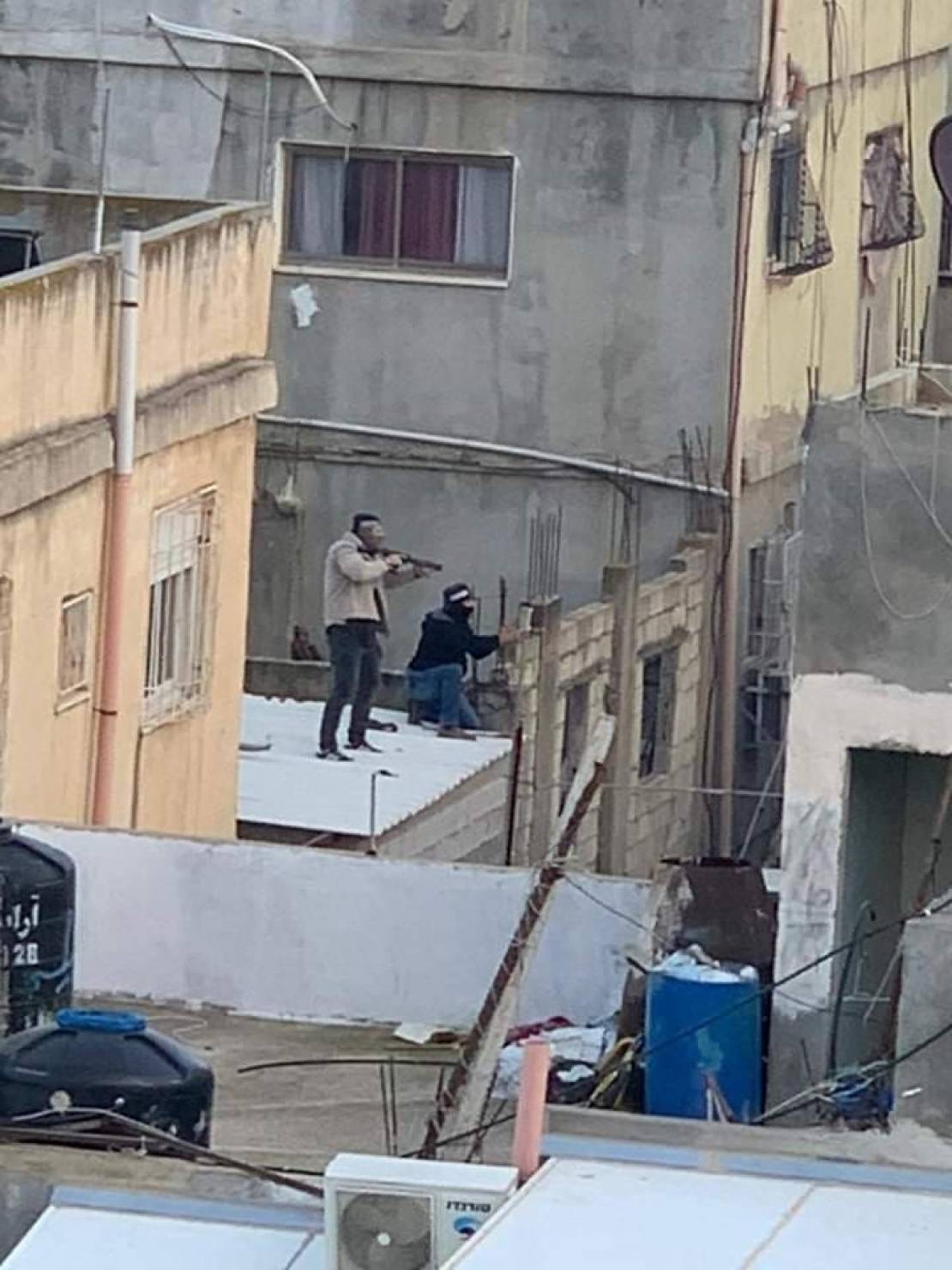 In Video| Resistance members fire back at Israeli undercover soldiers in Jerusalem