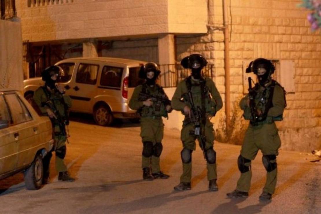 Israeli forces arrest Palestinian man and teenager from Jerusalem