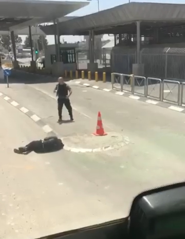 Israeli soldiers shoot, detain youth near Jerusalem