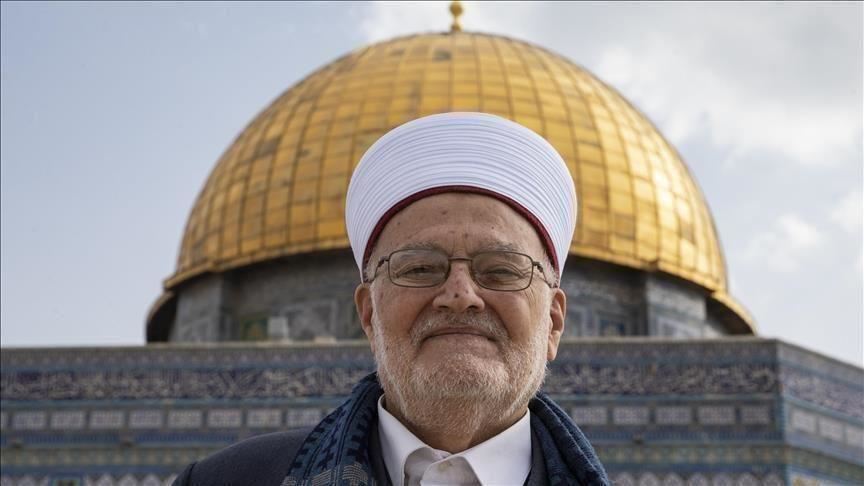 'Israel' arrests Sheikh Sabri and teacher in Al Aqsa mosque