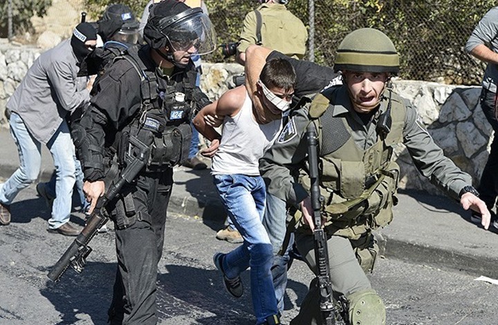 Israeli army arrests ten Palestinians, rams another
