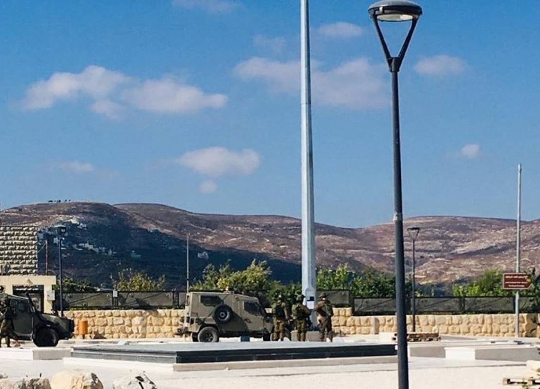 Israeli army raids Sebastia to remove flagpole