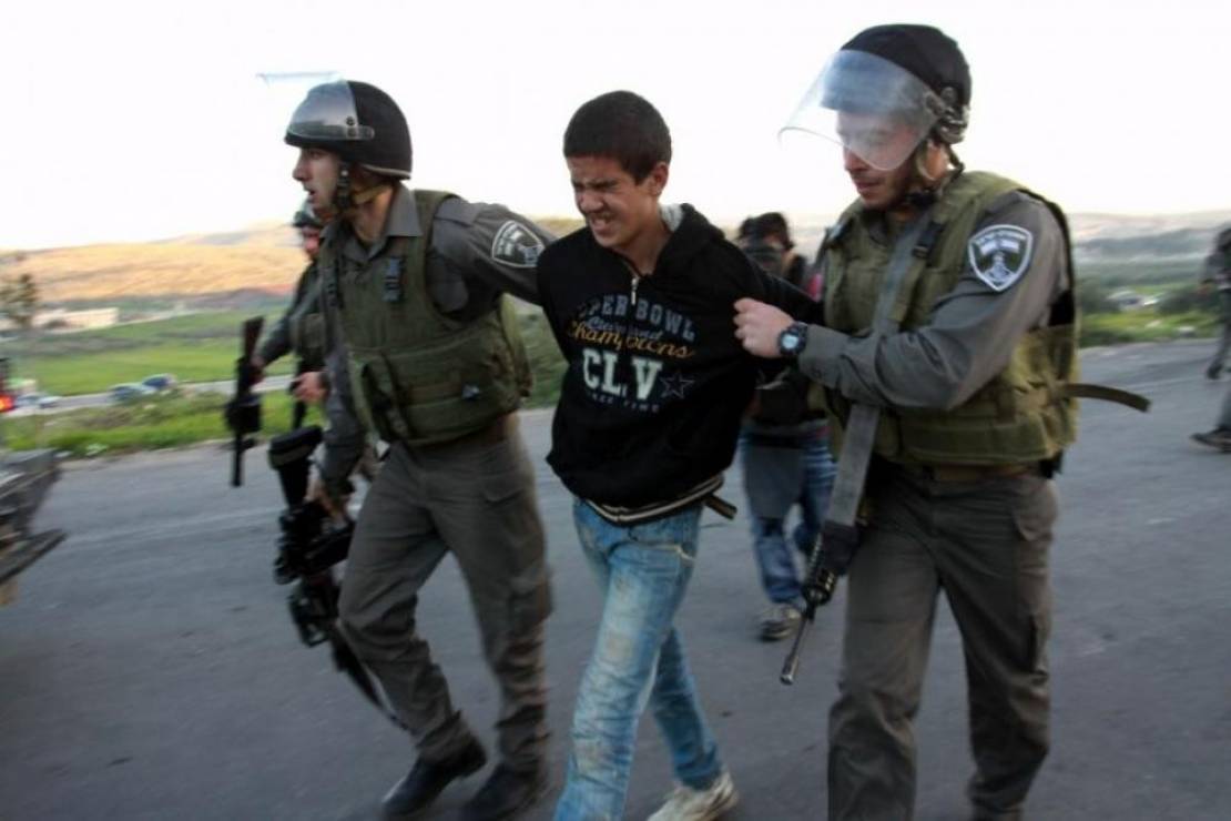 Israeli forces kidnap two children in Qaryout