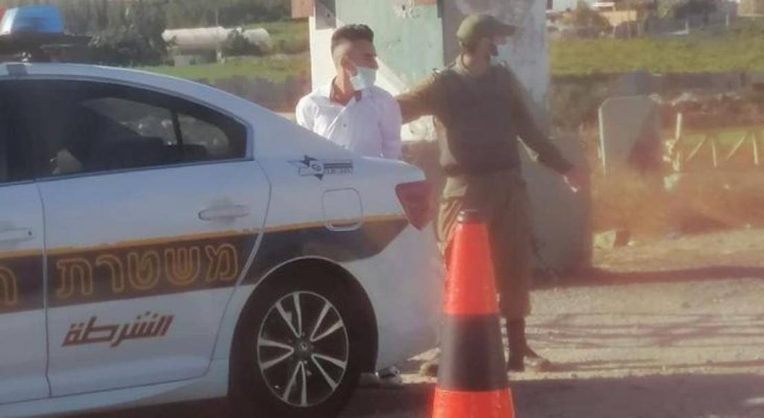 Israeli forces arrest young man under the pretext of trying to stab soldiers