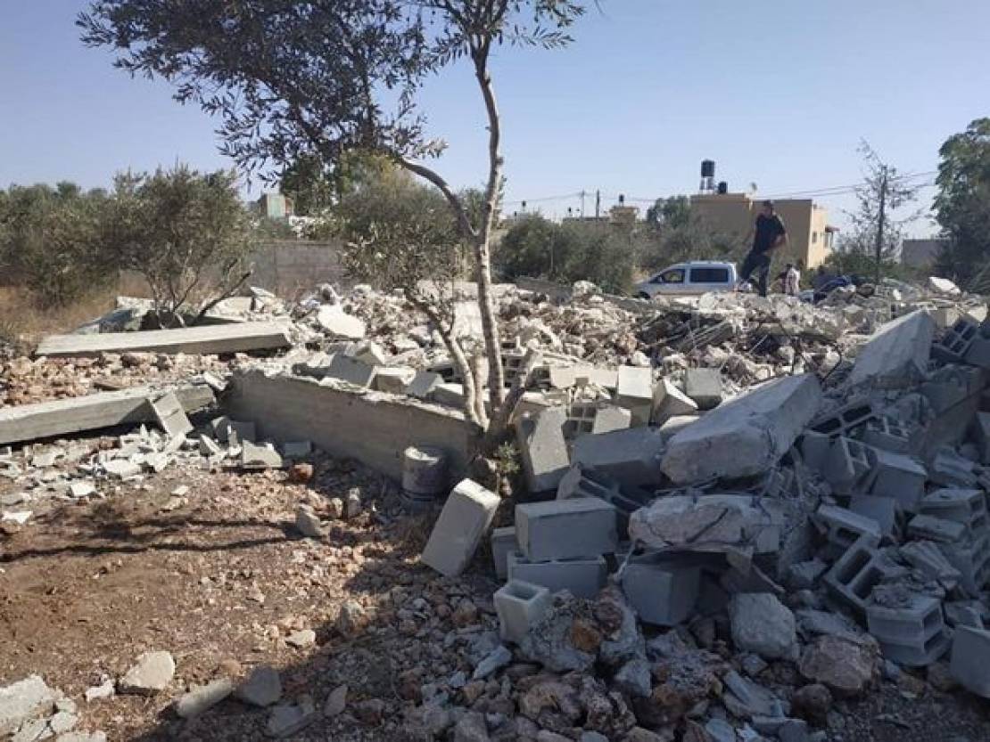 Pictures| Israeli forces demolish house in Taybeh