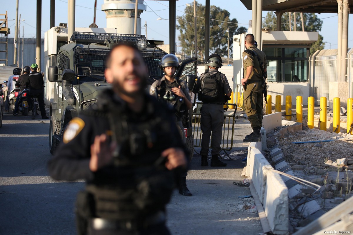 Palestinian woman detained at Qalandia checkpoint near Jerusalem