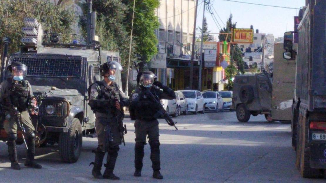 Israeli raid into Qalandiya leaving injuries