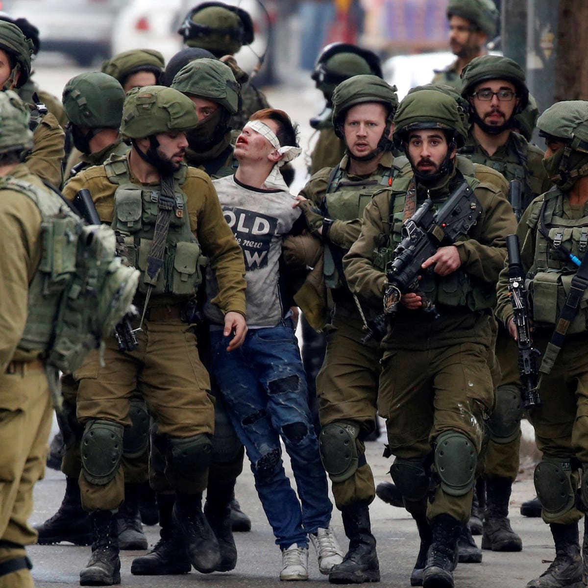 Israeli forces arrested 5 Palestinians in Bethlehem
