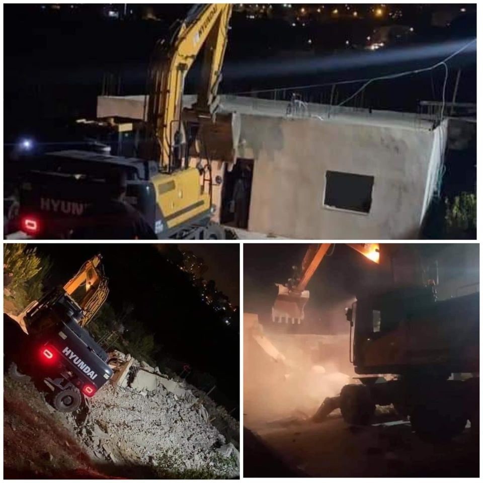 Israeli occupation forces a Palestinian family to demolish its house in Jerusalem