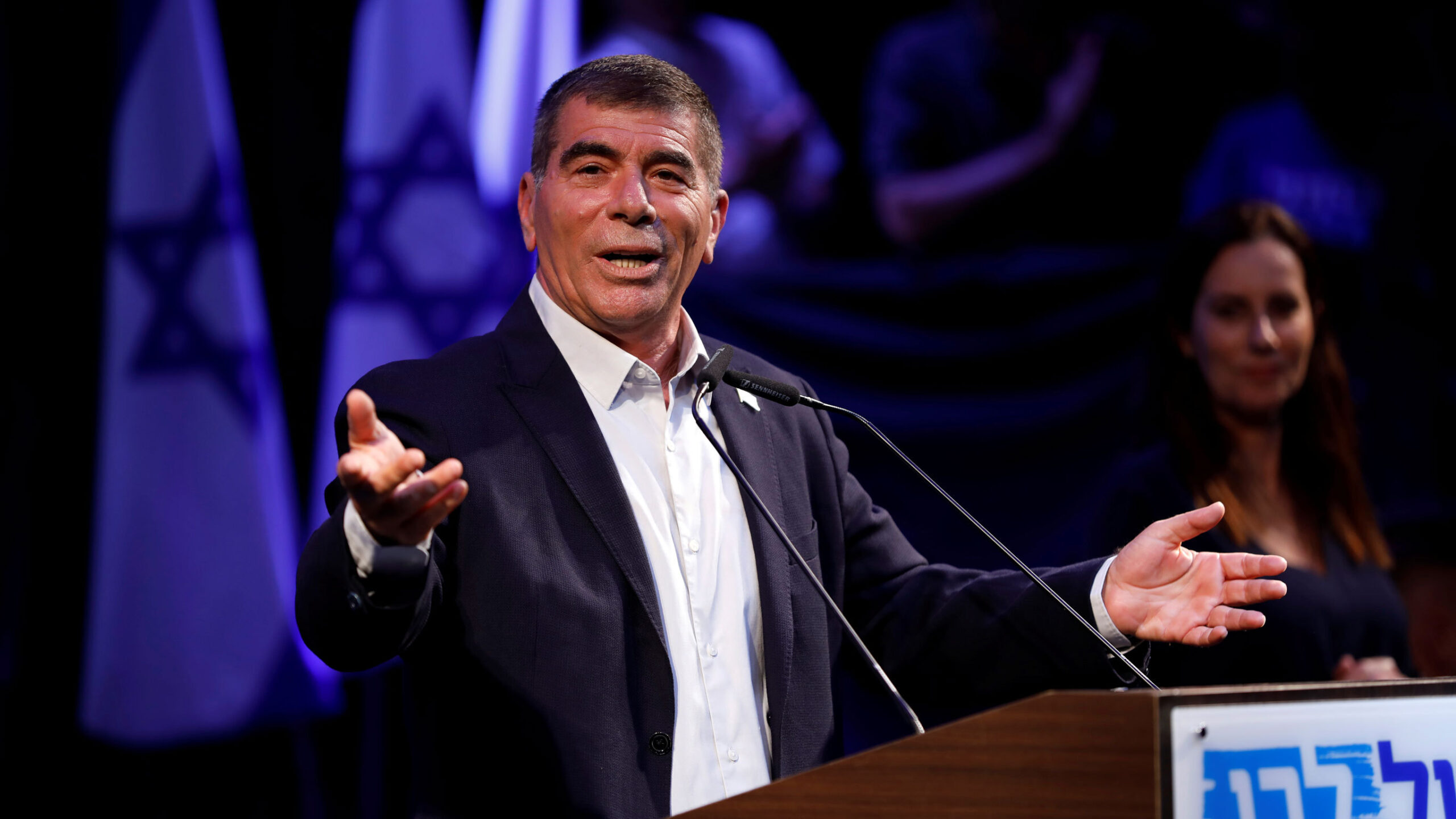 Ashkenazi meets with Jordanian FM at border