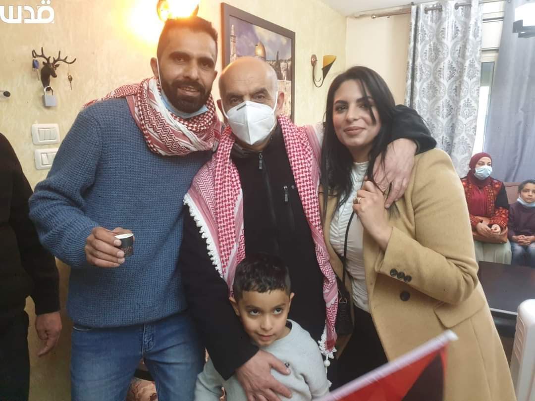 After 18 years, Palestine leader released from Israeli jail