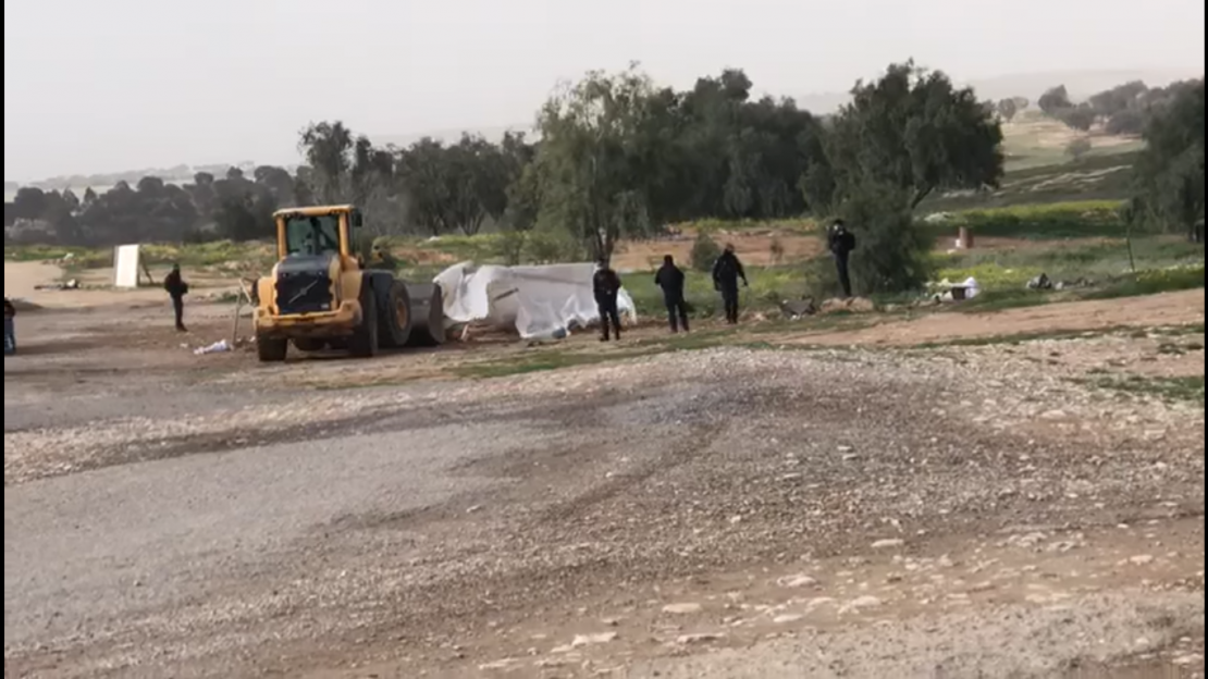 Despite freezing cold, 'Israel' demolishes Al Araqeeb village for the 183 time