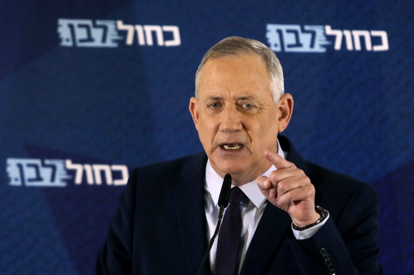 Gantz threatens Lebanon of paying "heavy price"