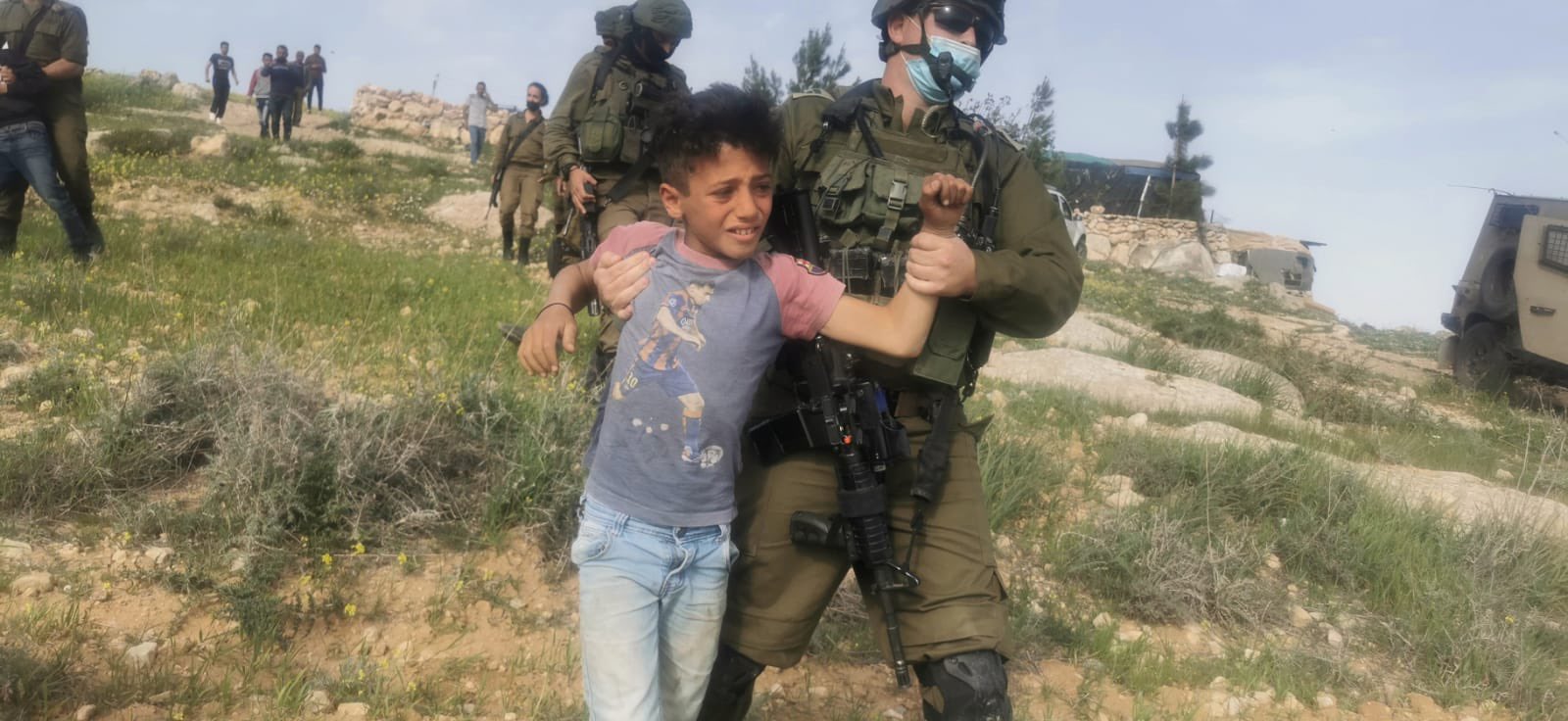 'Israel' detains five Palestinian children ages 7 to 11 while picking flowers