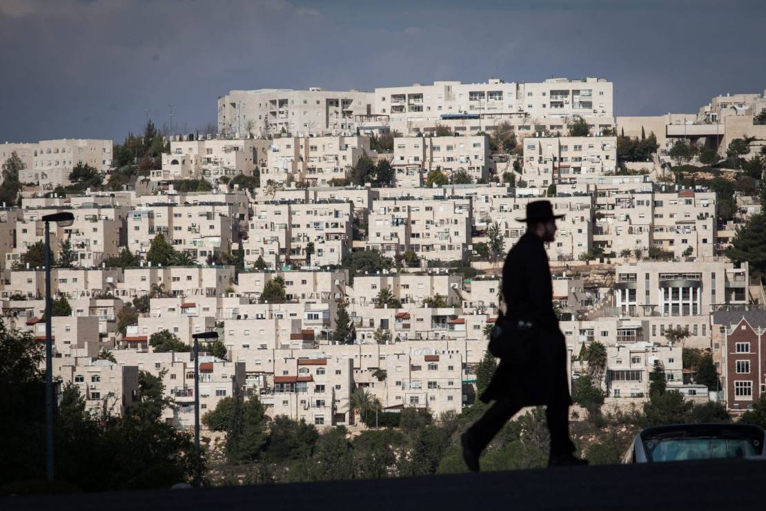 'Israel' approves construction of 930 settlement units in Jerusalem