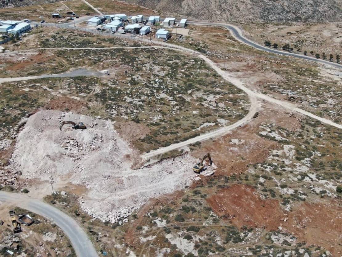 'Israel' constructs new illegal block at Gush Etzion illegal settlement