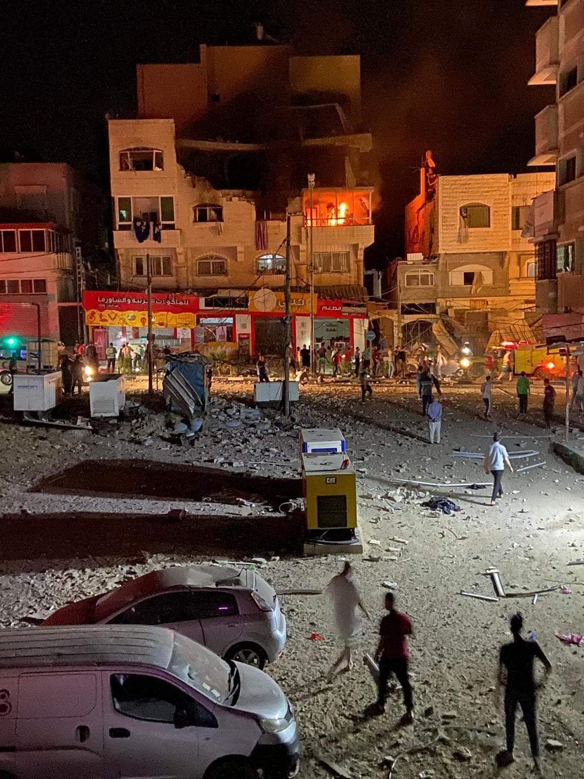 Breaking| 'Israel' strikes residential building, press offices in Gaza leaving three martyrs