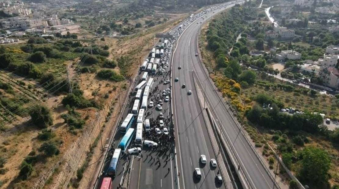 Native Jerusalemites force Israeli forces to open roads to Jerusalem