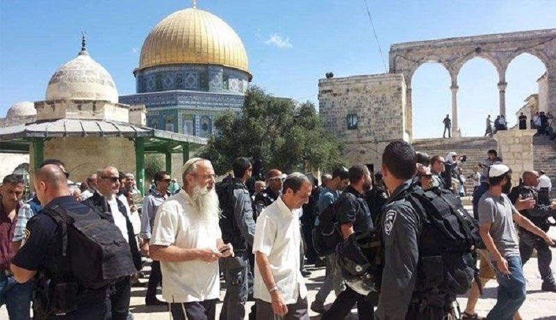 While provoking worshipers, 73 Israeli settlers storm Al-Aqsa Mosque in Jerusalem