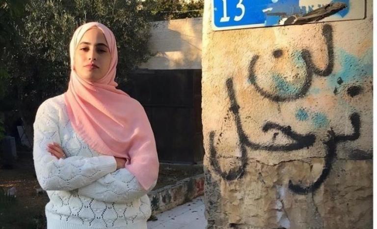 After settler attacked her, Israeli police forces Muna el-Kurd to sign 10-thousand-shekel bail
