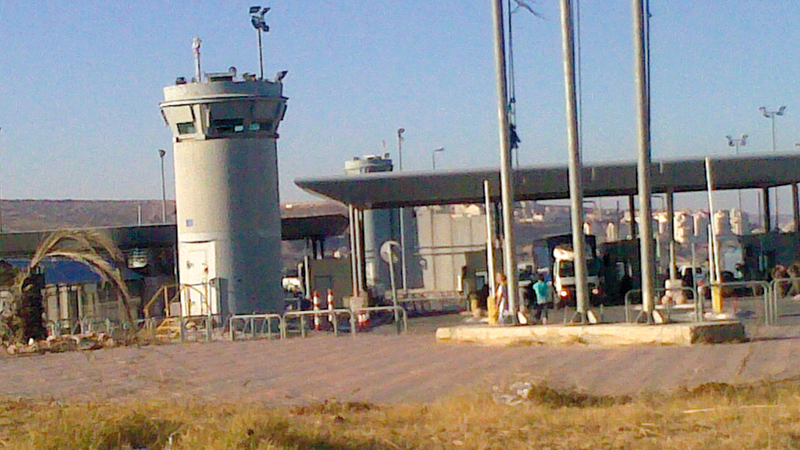 Video| Israeli forces arrests Palestinian woman for holding nail file