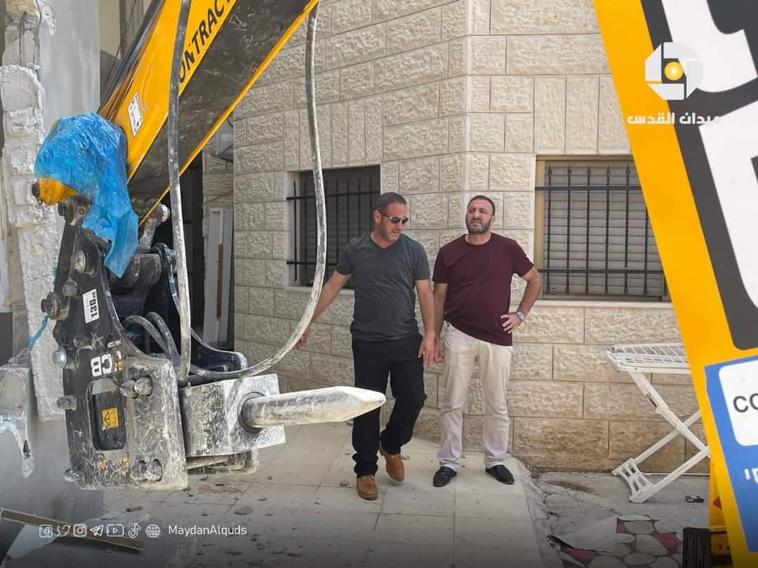 'Israel' forces 21-member Palestinian family to self-demolish home in Jerusalem