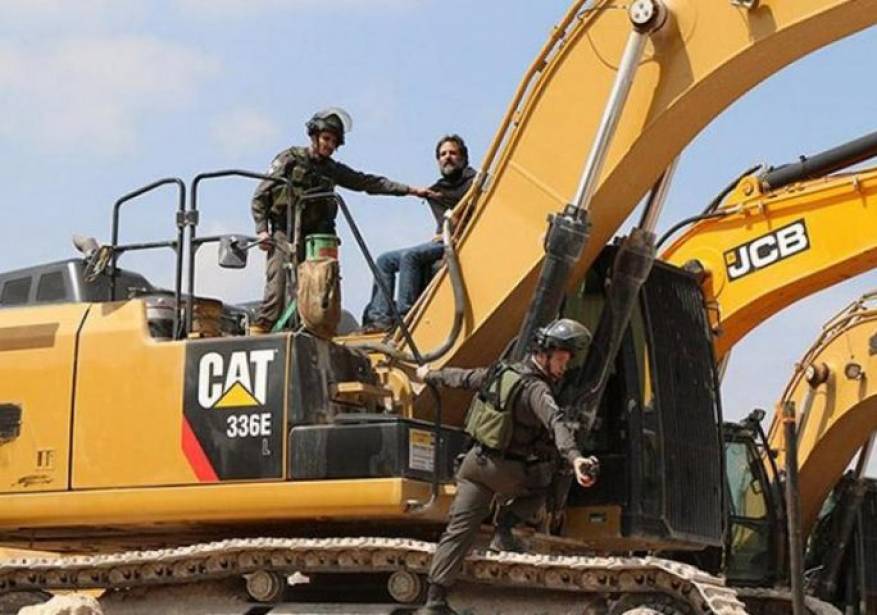 Israel's army steals agricultural bulldozer in Nablus