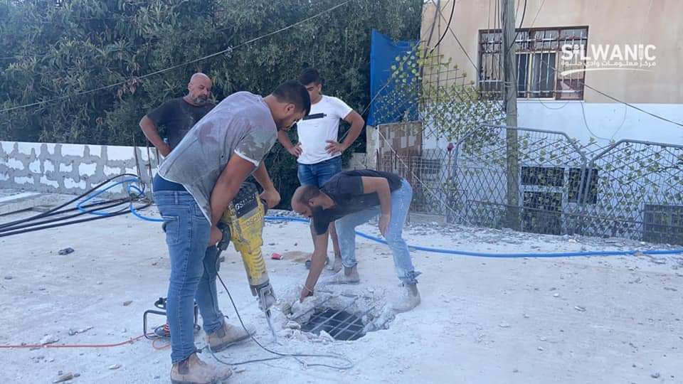 Video| 'Israel' forces Palestinian family to self-demolish home in Jerusalem