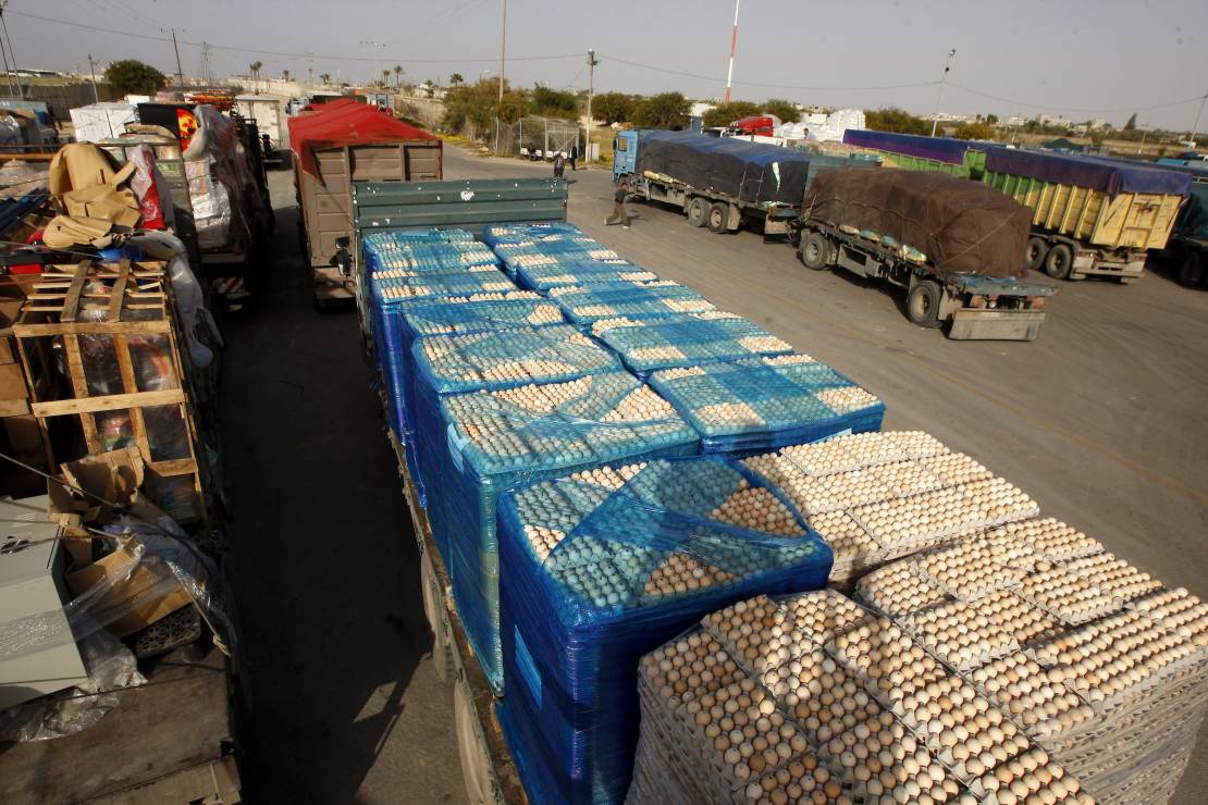 'Israel' reverses decision, allows entry of goods into Gaza