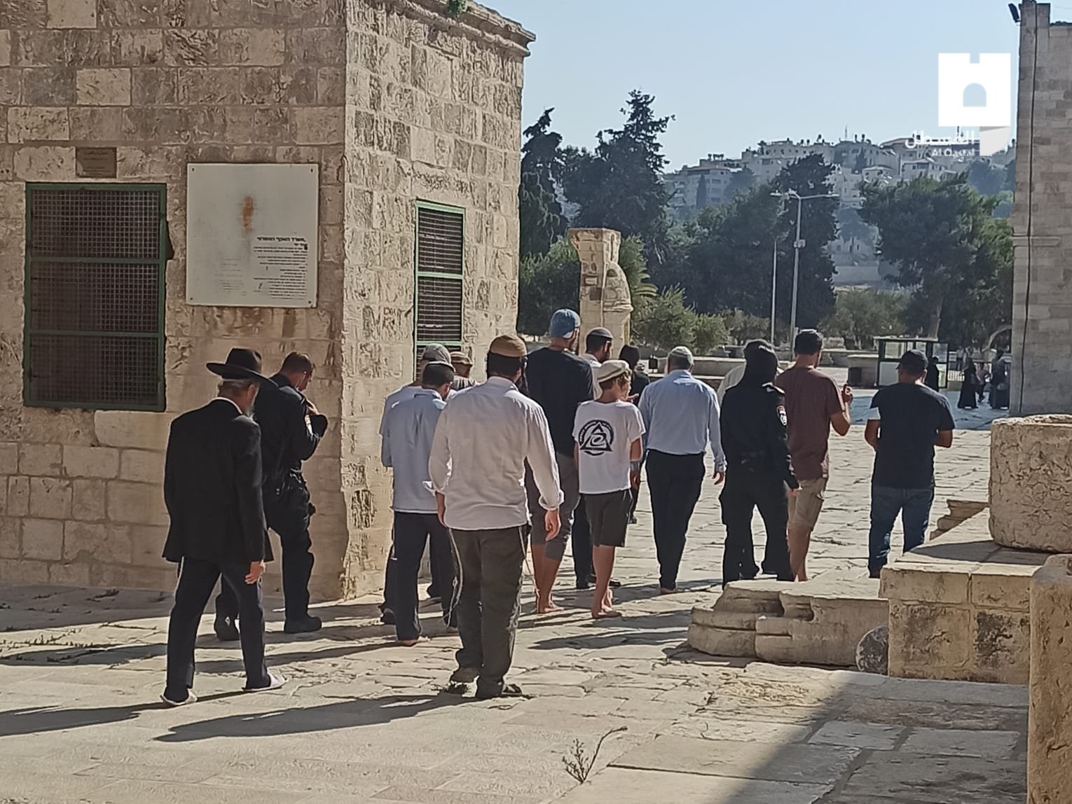 Extremist Israeli settlers break into Al-Aqsa Mosque in Jerusalem