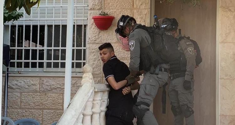 Israeli forces arrest three residents of Sheikh Jarrah following court hearing
