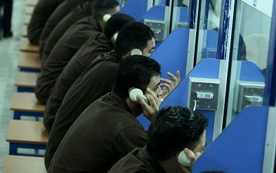 'Israel' cancels family visits for Palestinian prisoners, says NGO