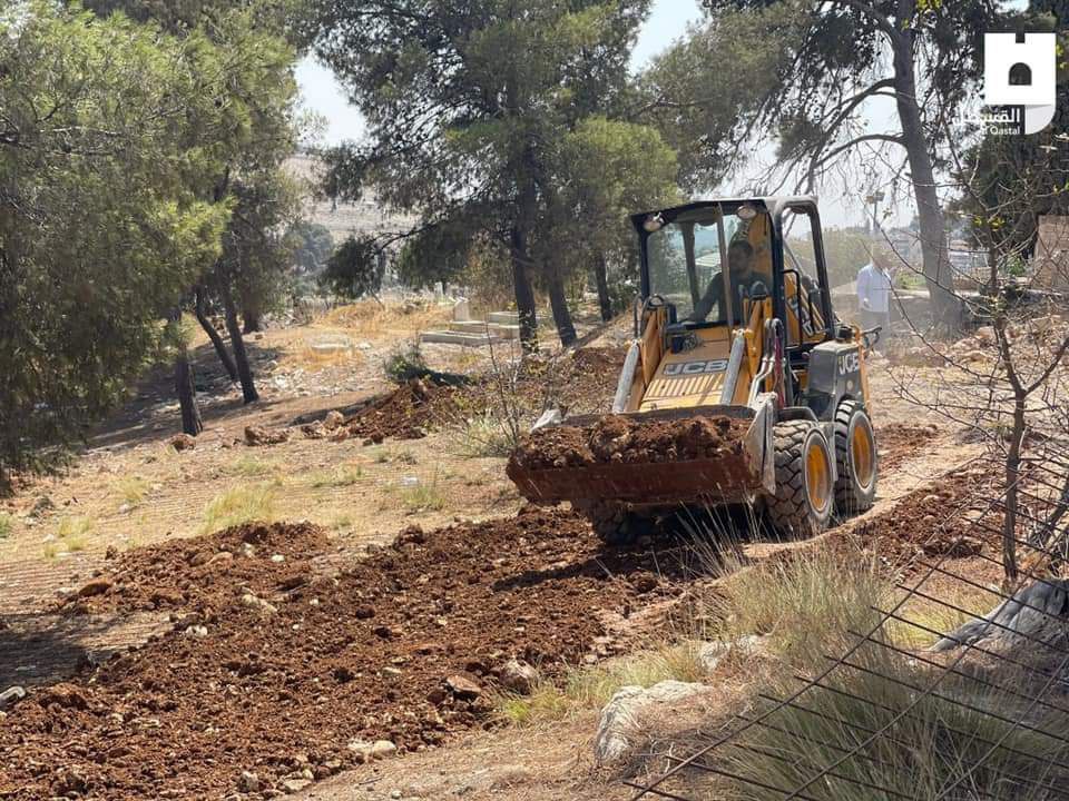 Video| Israeli forces demolish parts of Al-Yusufiya Cemetery in Jerusalem
