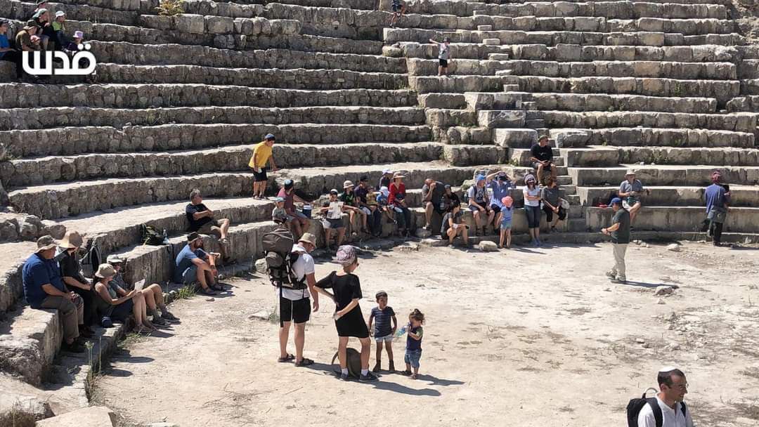 Pictures| Dozens Israeli settlers storm archeological site of Sebastia in Nablus