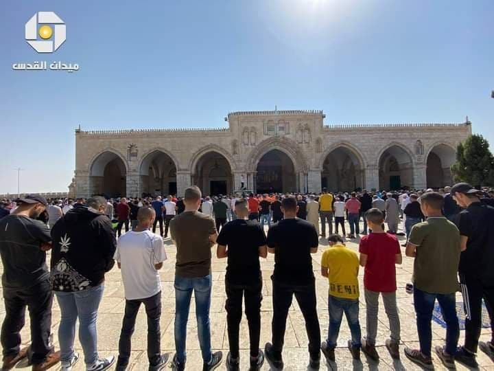 Despite Israeli restrictions... 45,000 worshipers perform Friday prayer at Al Aqsa mosque