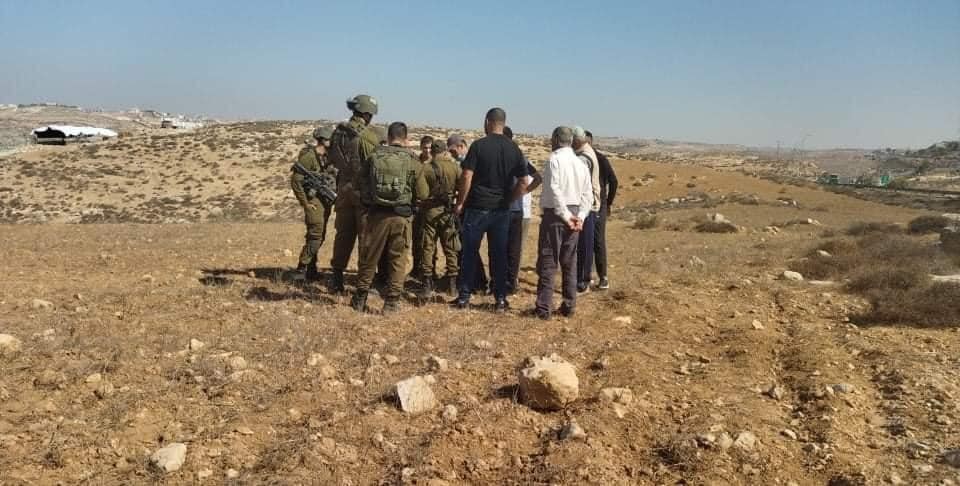Israeli settlers wound citizen, kidnap another in Hebron