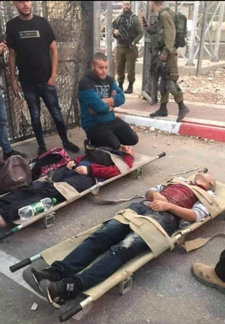 Israeli forces attack Palestinian workers with teat gas canisters in Hebron