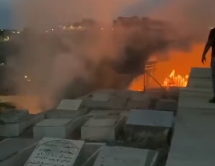 Breaking| Settlers set fire to Mercy gate cemetery