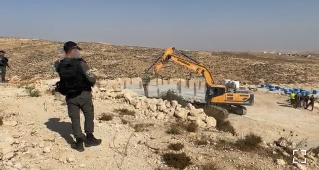 Video| 'Israel' dismantles, confiscates under-construction Palestinian structure in Hebron