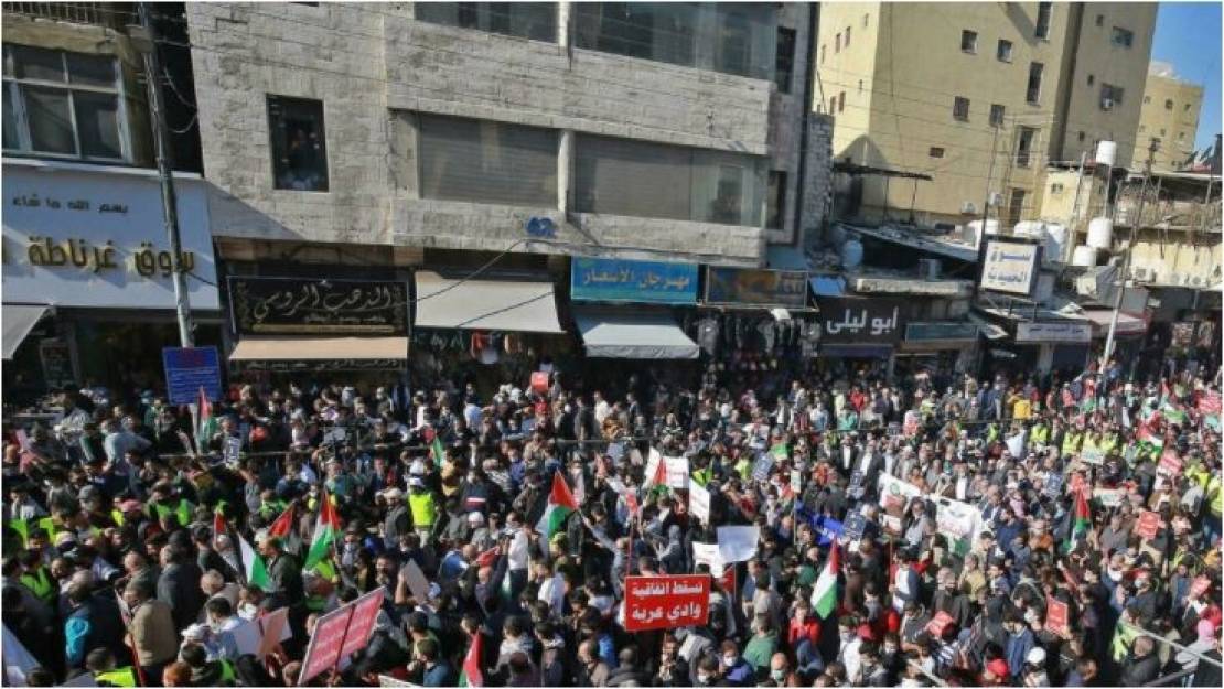 Jordan: Thousands protest against water-for-power deal with 'Israel'