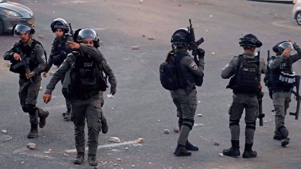 Video| Israeli forces arrest 25 Palestinians during pre-dawn raid on Hizma town