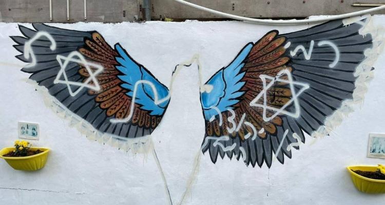Pictures| Israeli settlers spray racist slogans on Sheikh Jarrah walls