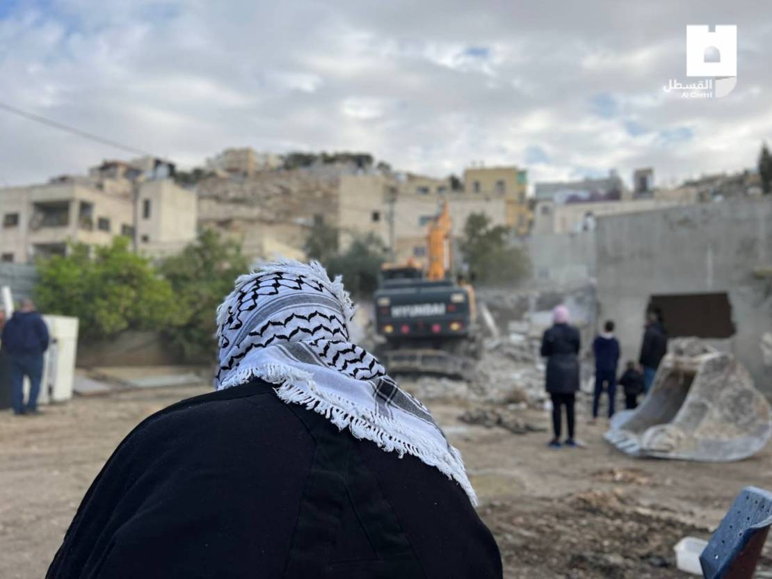 'Israel' forces family to self-demolish house leaving 27 Palestinians homeless